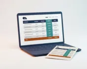 Tabella Design di tabella HTML: tabella dati responsive e ordinata sullo schermo
